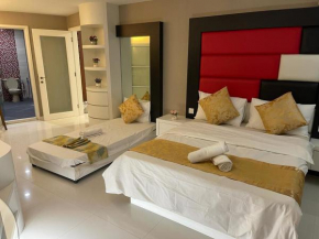 Riverbank Suites 805